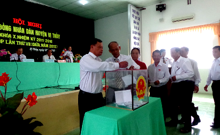 Continúan actividades de Comité permanente del Parlamento vietnamita